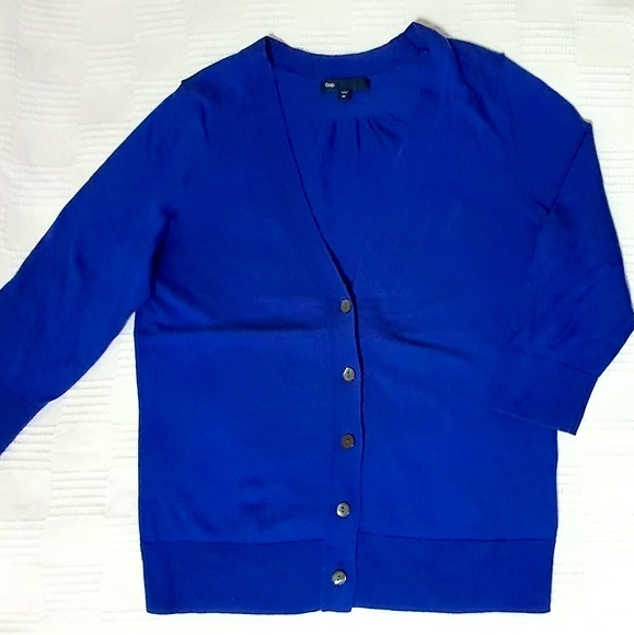 GAP Blue Button Down Cardigan with V-neckline and Ribbed Hems. - Picture 5 of 10